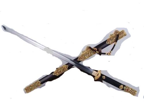 关于佩剑与仗剑的正确用法分析：究竟哪个词更符合古代文献的记载？